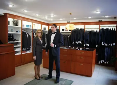 Dyplomata i Pan Młody. Wypożyczalnia smokingów, fraków, żakietów. Sprzedaż garniturów.